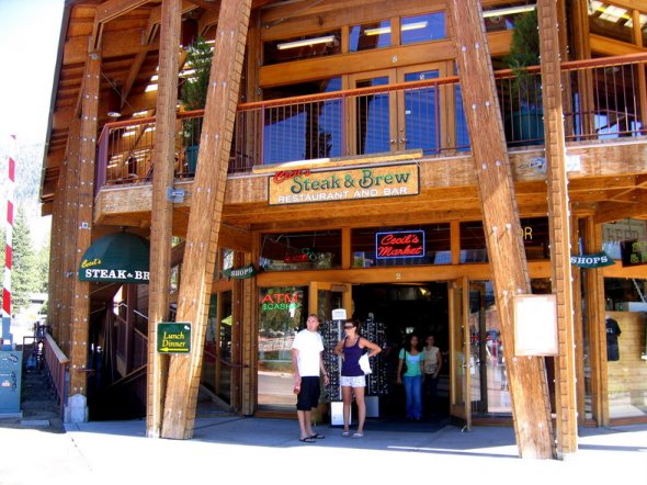 South-Lake-Tahoe-CA-Bar-Cecil's-Steak-&-Brew-Restaurant-Close-View